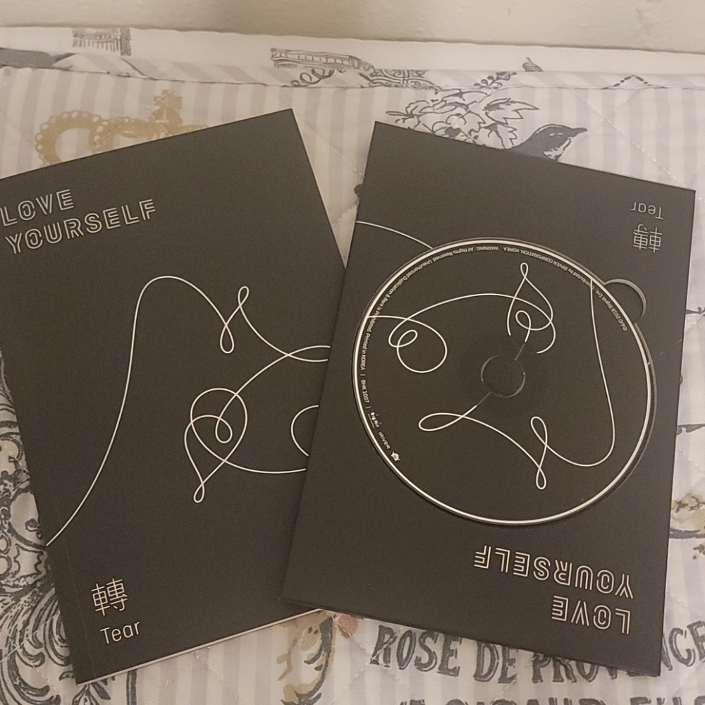 Bts album 💜 - Picture 2 of 3